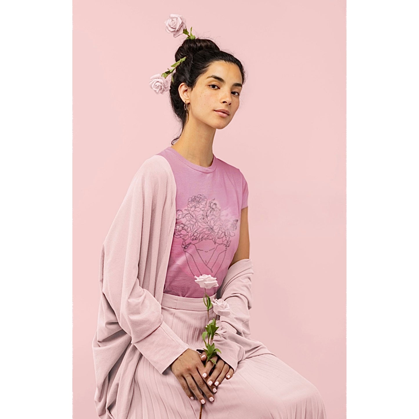 Blossom Embrace – Minimal Floral Line Art T-Shirt